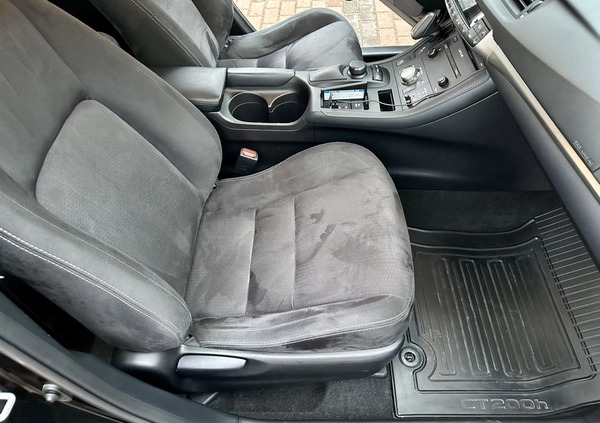 Lexus CT cena 96500 przebieg: 42200, rok produkcji 2019 z Augustów małe 497